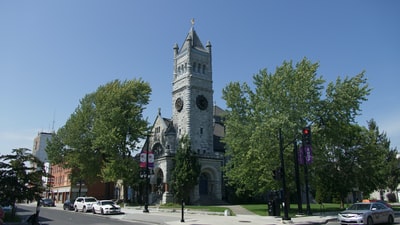 灰色混凝土大教堂